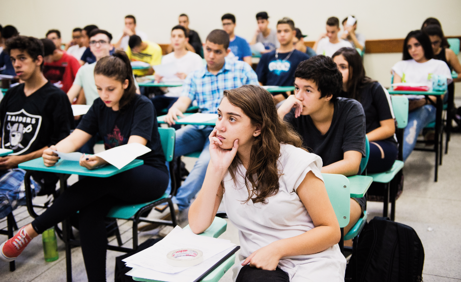 Ministério da Educação divulga calendário de pagamento da bolsa para alunos do Ensino Médio