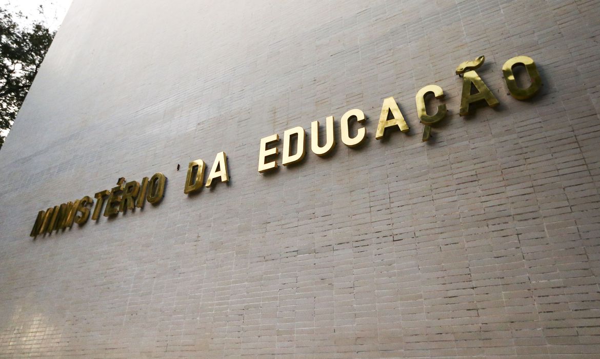 Governo deve repassar 37,2 milhões do salário-educação em 2024