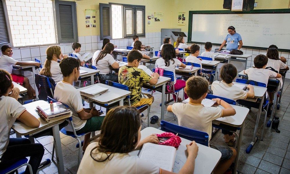 Estudantes começam a receber primeira parcela do Programa Pé-de-Meia