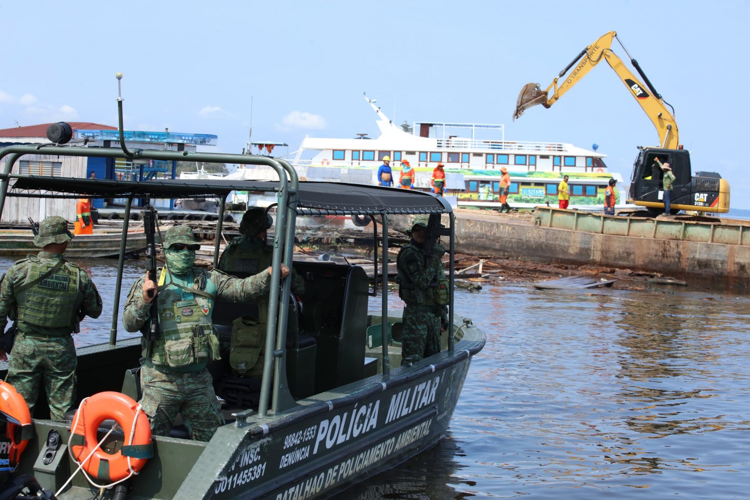 Operação para retirada de flutuantes do Tarumã-Açu inicia em Manaus