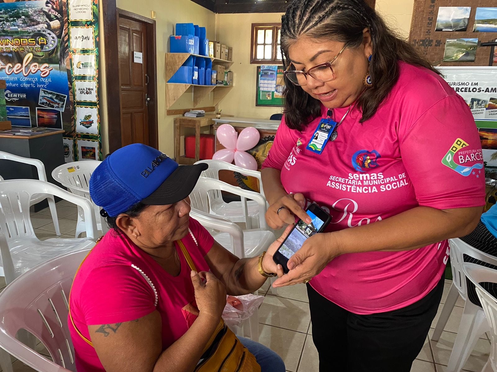 Governo do Amazonas leva atendimento do Crédito Rosa a Barcelos