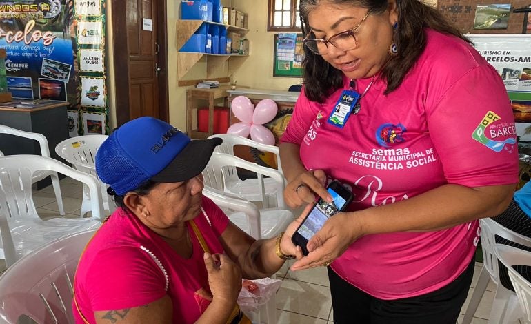 Governo do Amazonas leva atendimento do Crédito Rosa a Barcelos