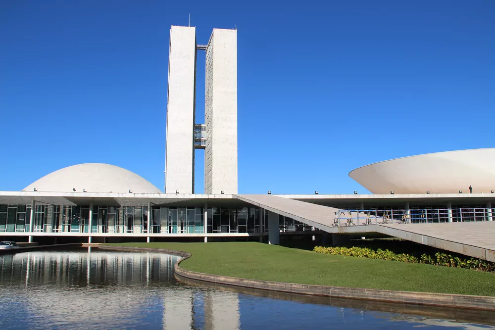 Senado aprova PEC que perdoa multas de partidos políticos