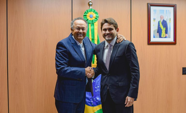 Deputado Silas Câmara reune-se com Ministro das Comunicações para discutir avanços em inclusão digital no AM