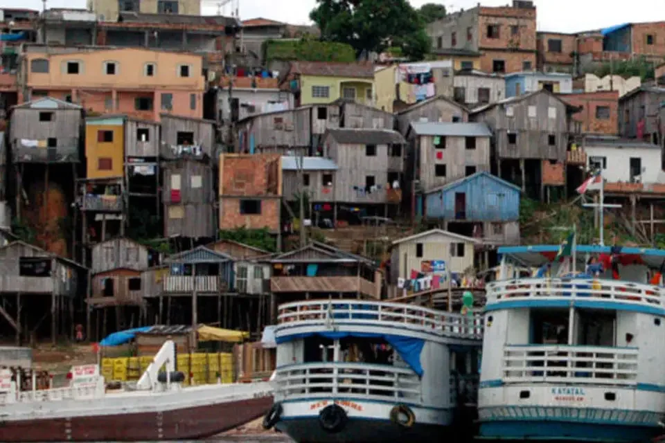 Amazonas lidera ranking brasileiro com 34,7% da população vivendo em ‘favelas’