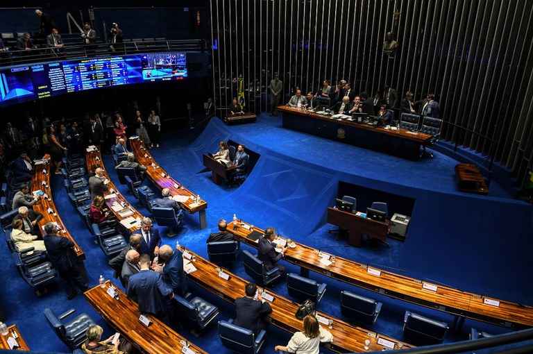 Câmara rejeita mudanças do Senado e aprova reforma tributária