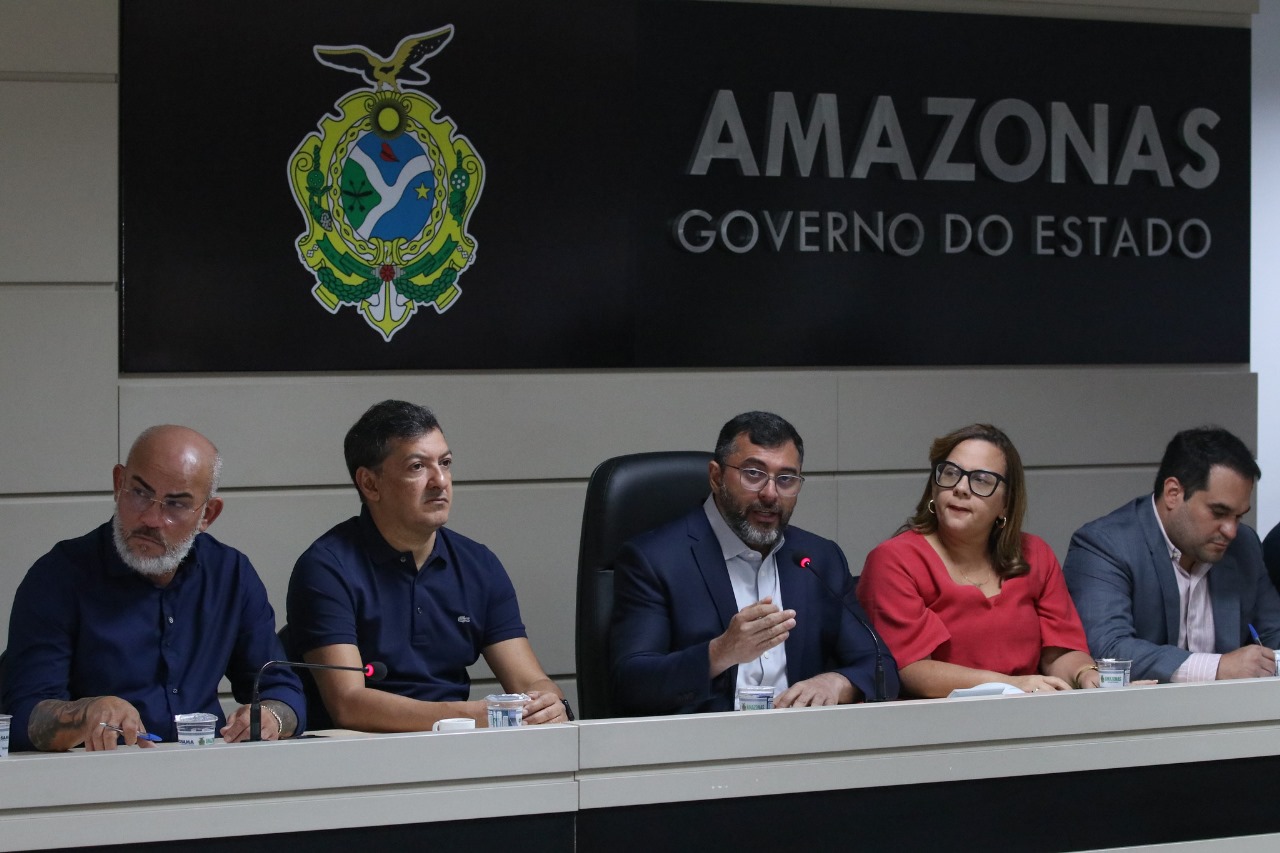 Wilson Lima anuncia abono do Fundeb de até R$ 13,5 mil para mais de 32 mil servidores da Educação