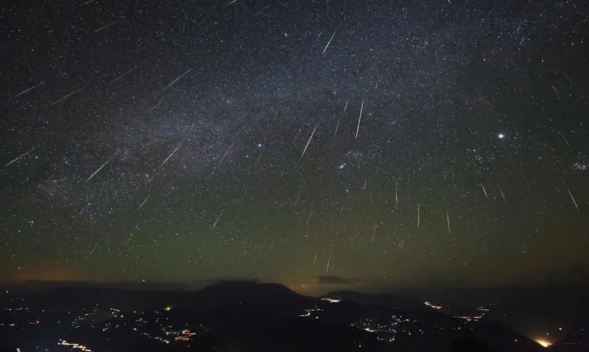 Última grande chuva de meteoros do ano ocorre na noite desta sexta