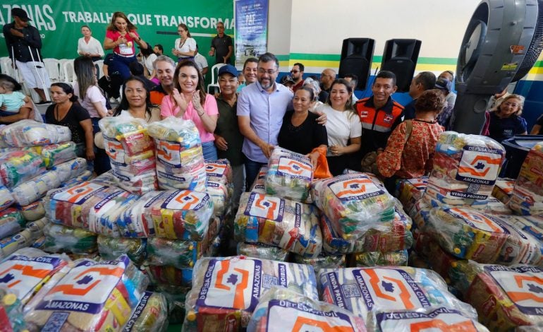 Cheia 2025: Wilson Lima entrega 80 toneladas de alimentos para famílias afetadas pela cheia no Careiro