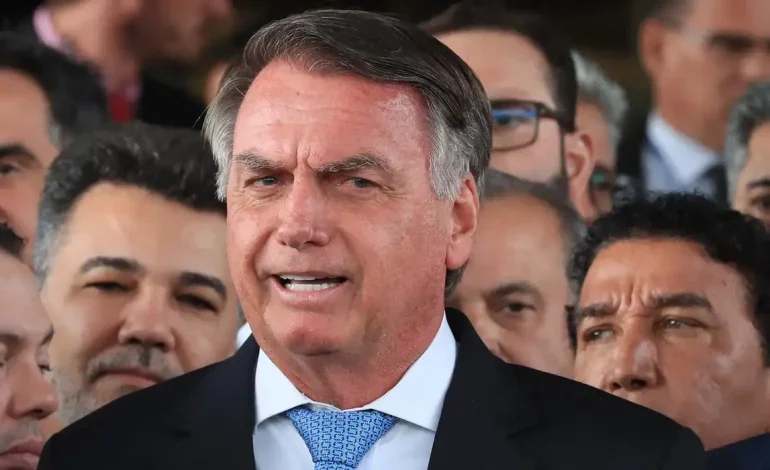 Moraes dá 24 horas para Bolsonaro explicar uso de redes sociais