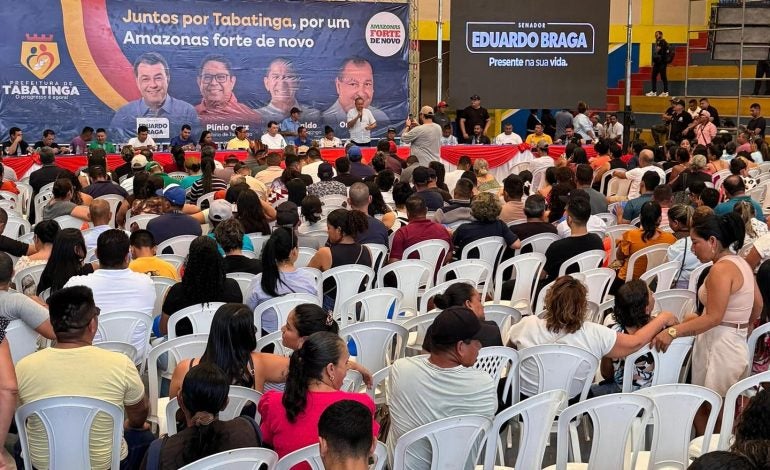 Deputado Silas Câmara cumpre agenda em Tabatinga ao lado de Eduardo Braga