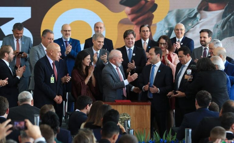 Lula assina decreto da TV 3.0; novo sistema deve começar em 2026