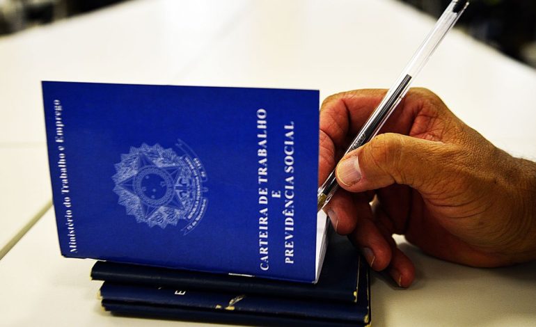 Desemprego recua para 5,6%, a menor taxa desde 2012, mostra IBGE