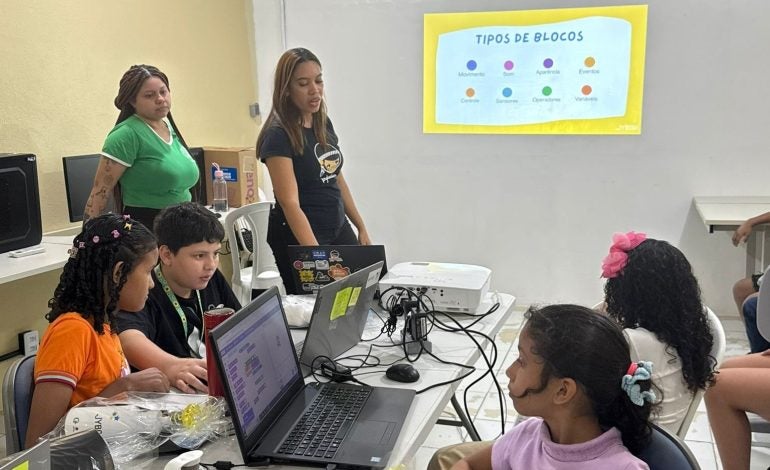 Oficina de programação lúdica para crianças refugiadas e migrantes acontece neste sábado em Manaus