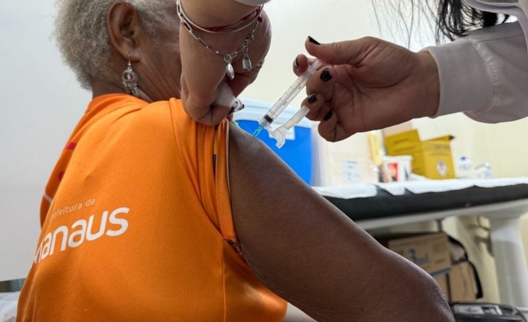 Manaus inicia campanha de vacinação contra a gripe com meta de imunizar mais de 430 mil pessoas
