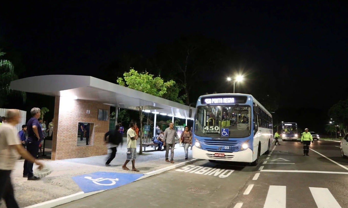 Linhas de ônibus recebem reforço para atender o complexo turístico Ponta Negra