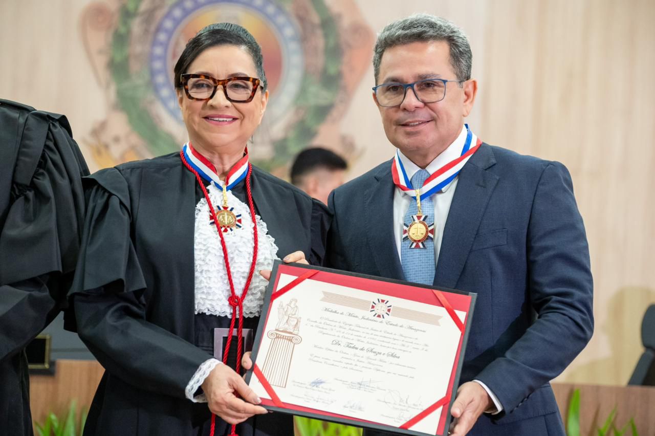 Maior honraria do TJAM é concedida a Tadeu de Souza