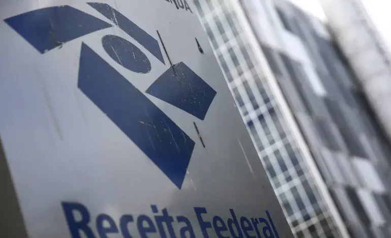 Receita Federal emite alerta sobre uso de dados reais em golpes de cobrança falsa