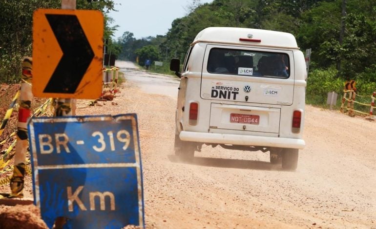 Governo prevê licença para retomada das obras da BR-319 em 2026 e reacende debate sobre isolamento de Manaus