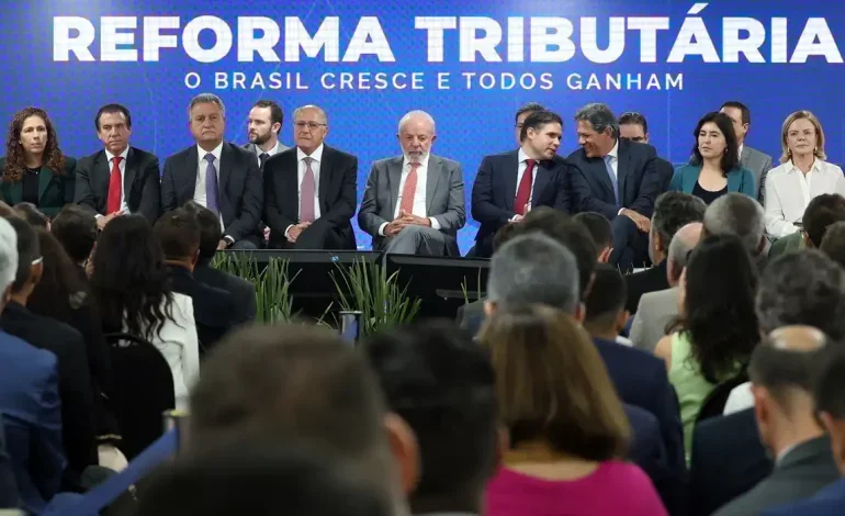 Lula sanciona lei da reforma tributária, cria comitê gestor e lança plataforma digital