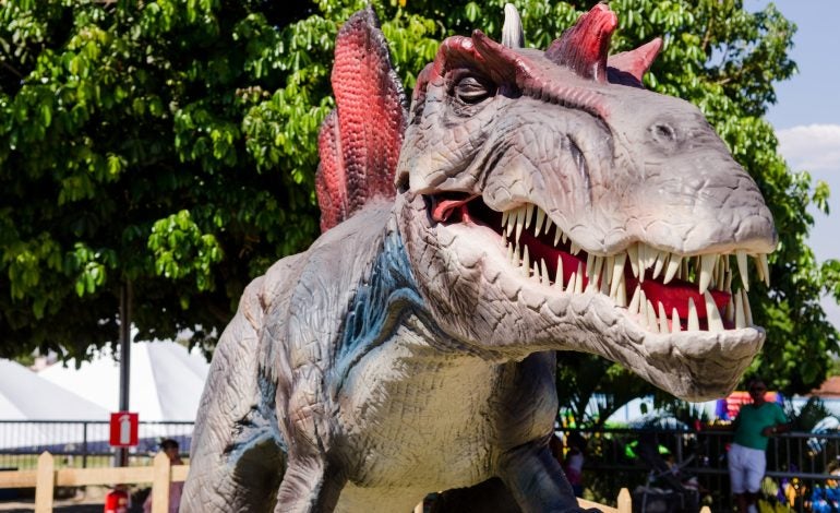 Exposição “Mundo Jurássico” traz dinossauros gigantes com sons e movimentos em Manaus